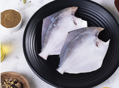 white Pomfret ready to cook cleaned